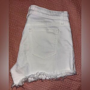 JOE’S “The Ozzie”
4” cut off short 
True white
Size 30